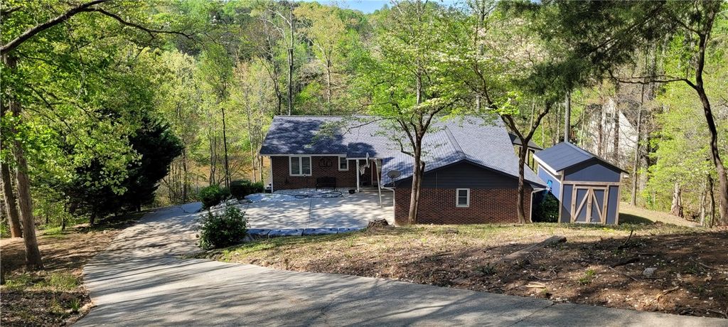 505 Inlet Drive, Seneca, SC 29672