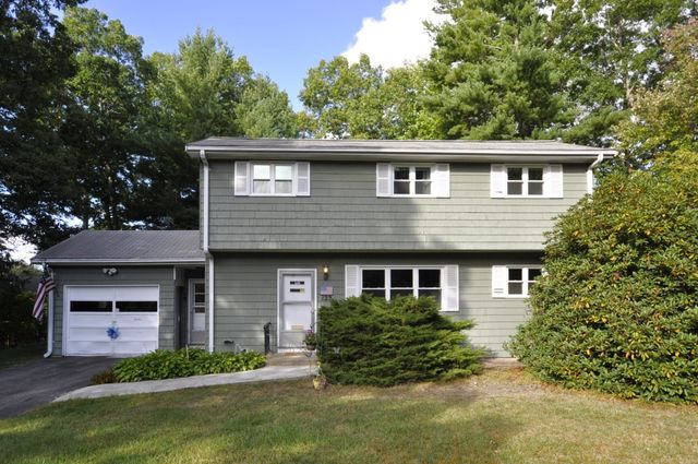 122 Sunset Dr, Brockton, MA 02301