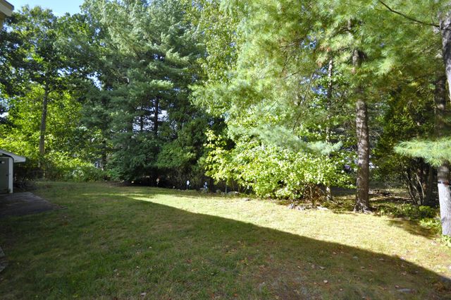 122 Sunset Dr, Brockton, MA 02301