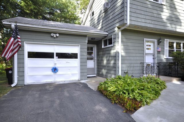 122 Sunset Dr, Brockton, MA 02301