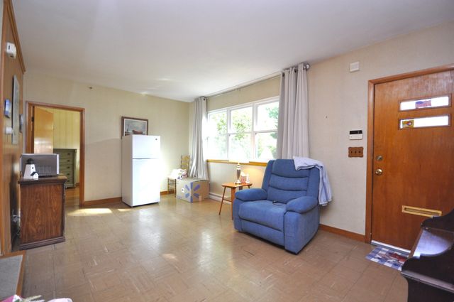 122 Sunset Dr, Brockton, MA 02301