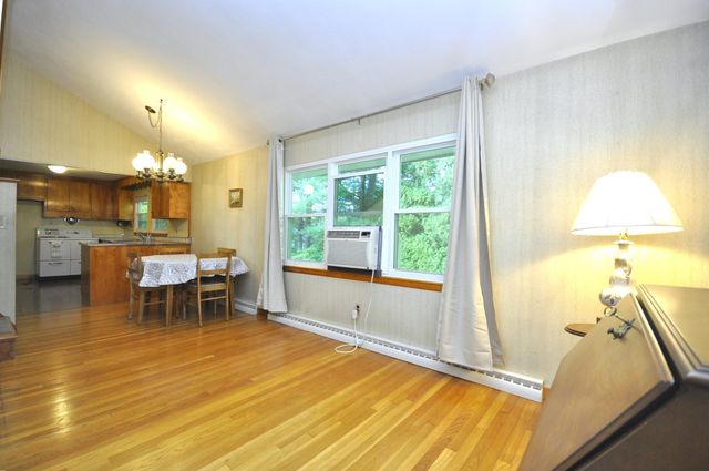 122 Sunset Dr, Brockton, MA 02301