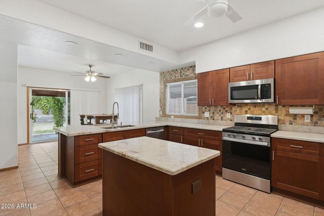 7326 W PERSHING Avenue, Peoria, AZ 85381