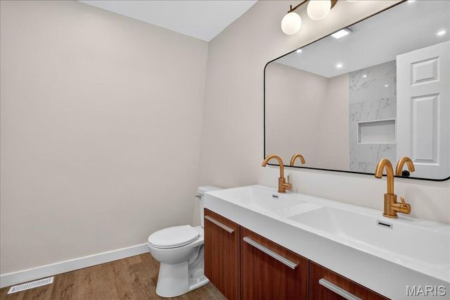 208 Coral Drive, Collinsville, IL 62234