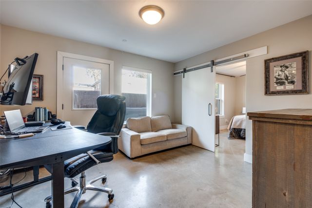 1262 N Prairie Avenue, Dallas, TX 75204