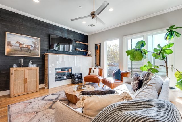 1262 N Prairie Avenue, Dallas, TX 75204