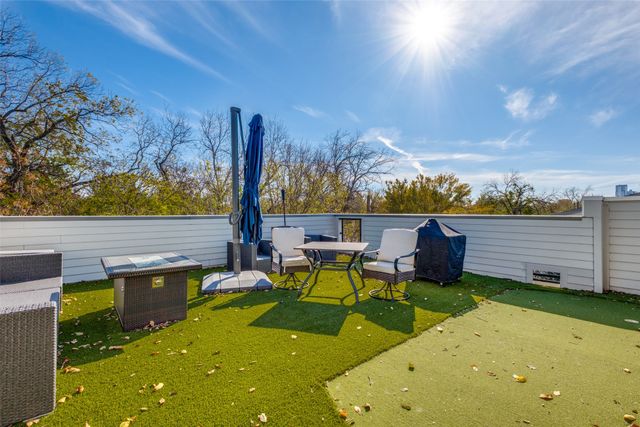 1262 N Prairie Avenue, Dallas, TX 75204