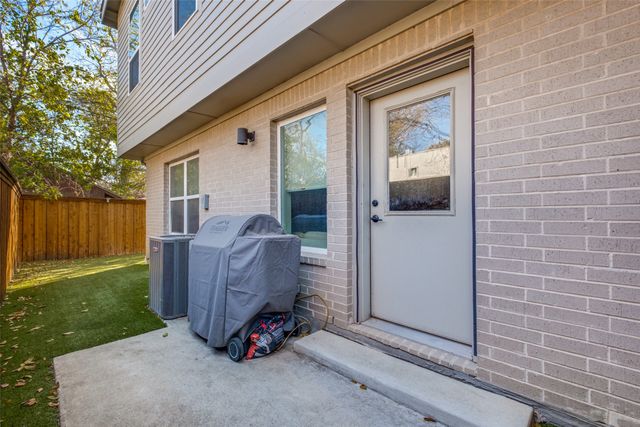 1262 N Prairie Avenue, Dallas, TX 75204