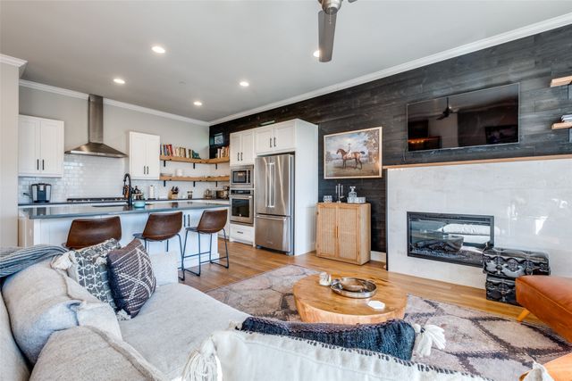 1262 N Prairie Avenue, Dallas, TX 75204