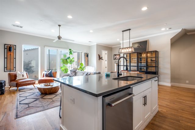 1262 N Prairie Avenue, Dallas, TX 75204