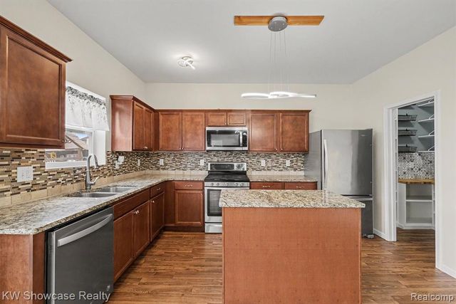 4339 Pebble Creek Boulevard, Grand Blanc, MI 48439