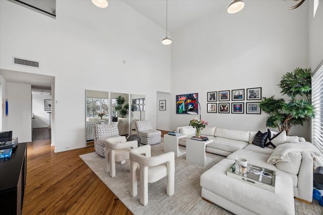 5003 Blossom Street, Houston, TX 77007