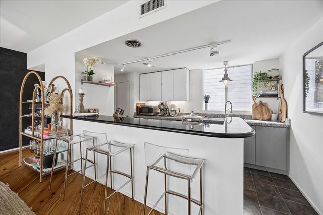 5003 Blossom Street, Houston, TX 77007