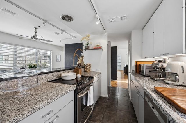 5003 Blossom Street, Houston, TX 77007