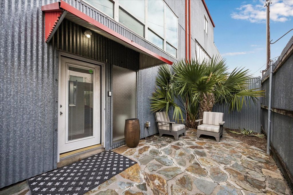 5003 Blossom Street, Houston, TX 77007