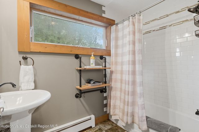8 S Ohioville Road, New Paltz, NY 12561