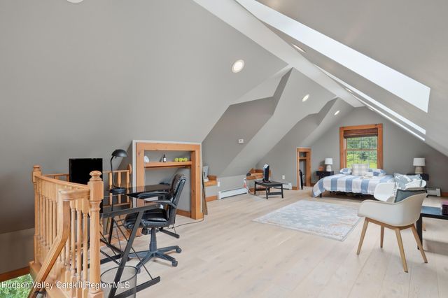 8 S Ohioville Road, New Paltz, NY 12561