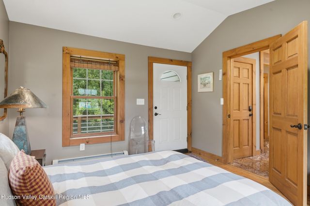 8 S Ohioville Road, New Paltz, NY 12561