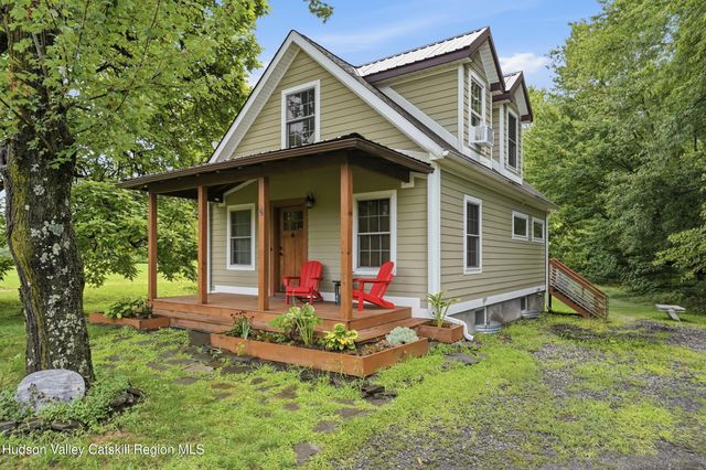 8 S Ohioville Road, New Paltz, NY 12561