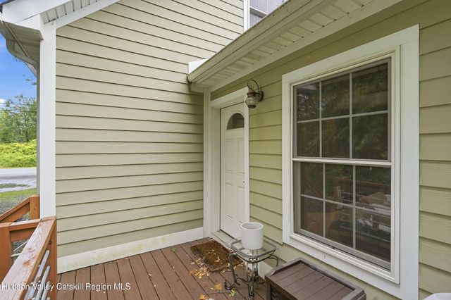 8 S Ohioville Road, New Paltz, NY 12561