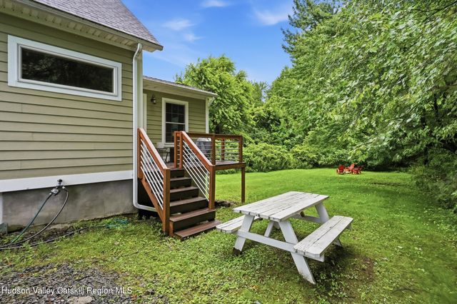 8 S Ohioville Road, New Paltz, NY 12561