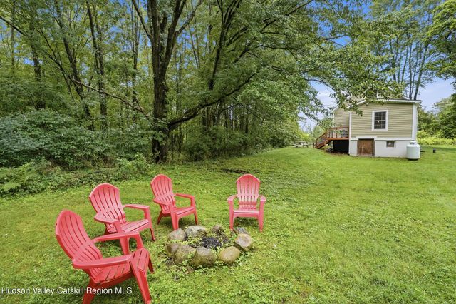8 S Ohioville Road, New Paltz, NY 12561