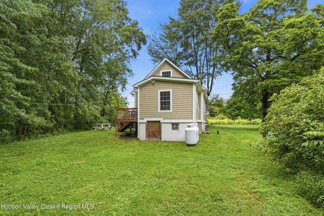8 S Ohioville Road, New Paltz, NY 12561