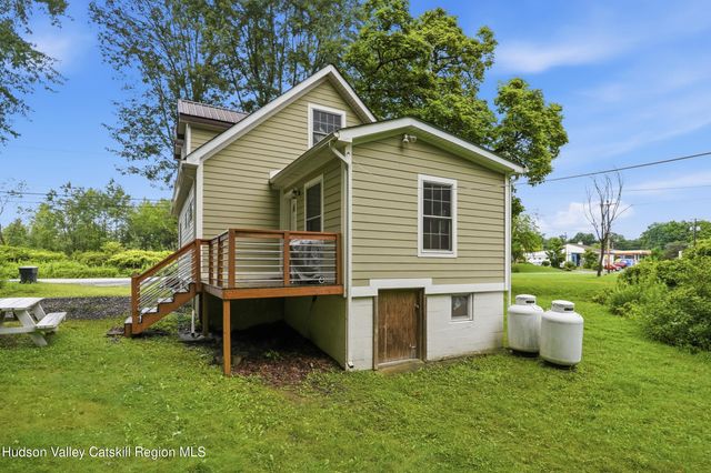 8 S Ohioville Road, New Paltz, NY 12561