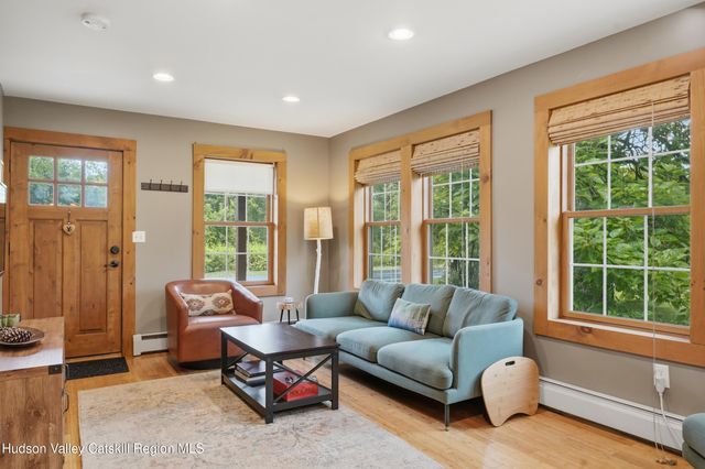 8 S Ohioville Road, New Paltz, NY 12561