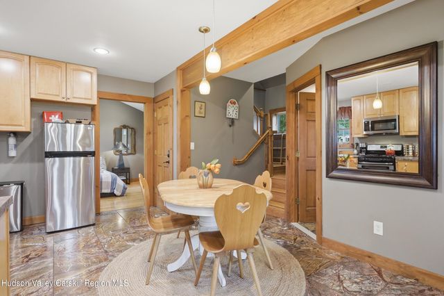 8 S Ohioville Road, New Paltz, NY 12561