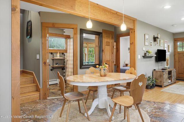 8 S Ohioville Road, New Paltz, NY 12561