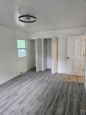1224 SE 35th TER, Topeka, KS 66605
