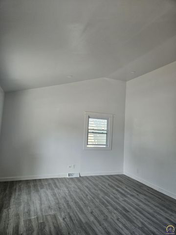1224 SE 35th TER, Topeka, KS 66605