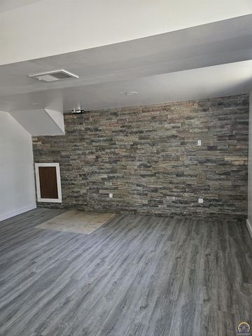 1224 SE 35th TER, Topeka, KS 66605