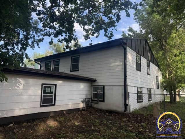 1224 SE 35th TER, Topeka, KS 66605
