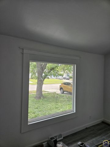 1224 SE 35th TER, Topeka, KS 66605