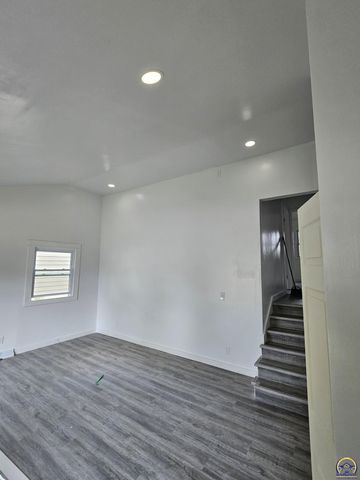 1224 SE 35th TER, Topeka, KS 66605