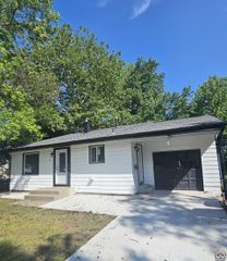 1224 SE 35th TER, Topeka, KS 66605
