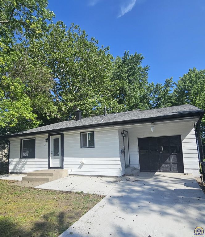1224 SE 35th TER, Topeka, KS 66605
