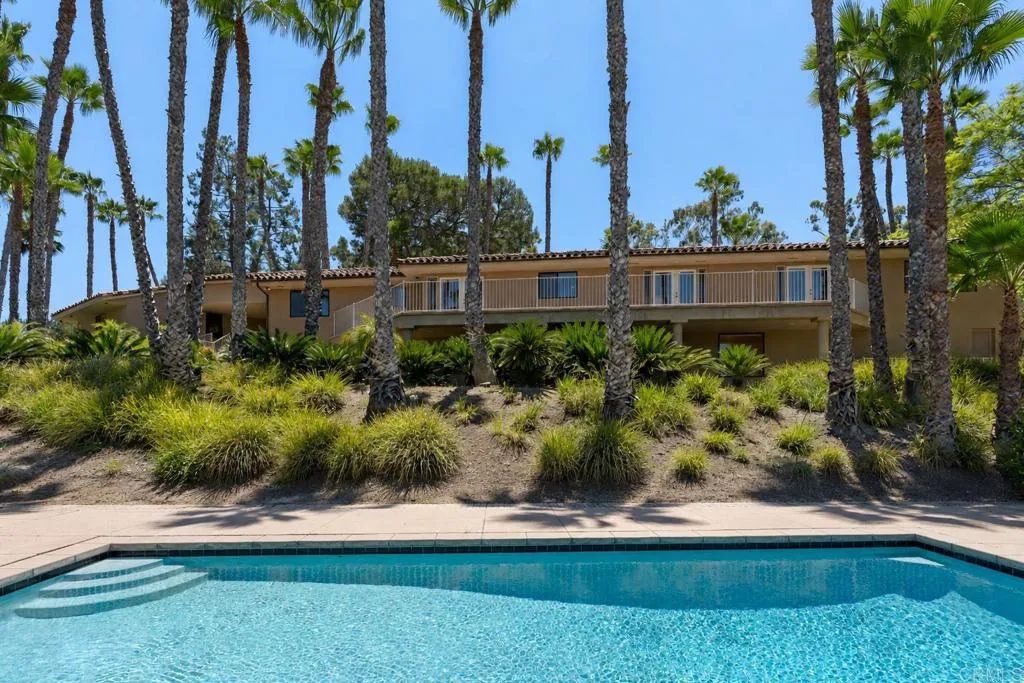 17517 El Vuelo, Rancho Santa Fe, CA 92067