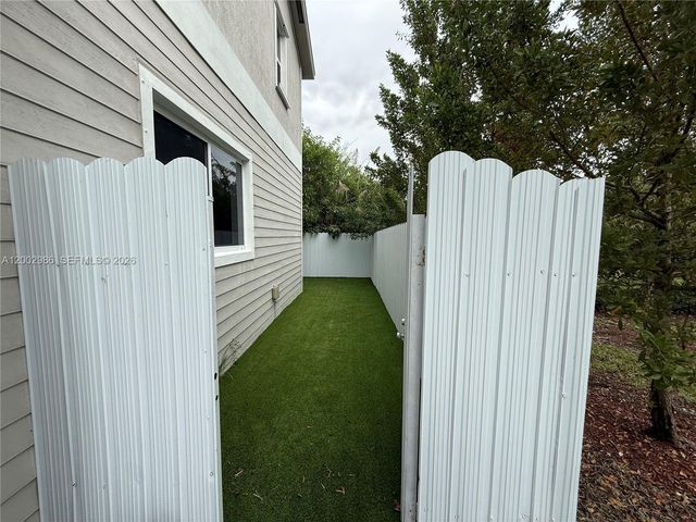 1743 SE 9th Ter 0, Homestead, FL 33034