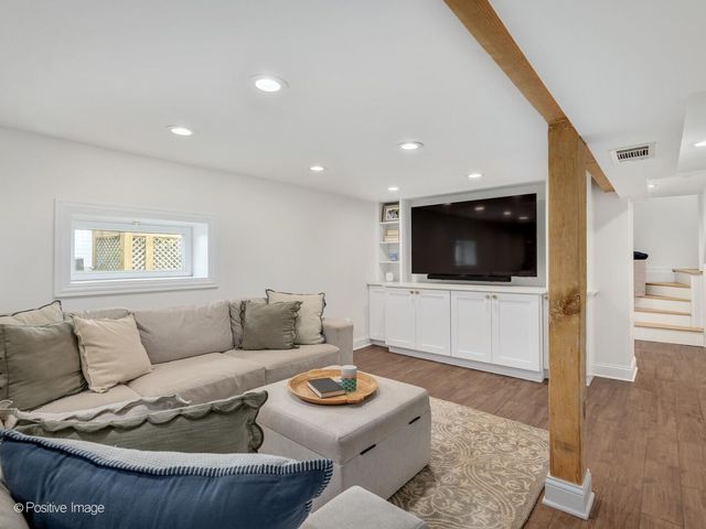 729 N BRAINARD Avenue, La Grange Park, IL 60526