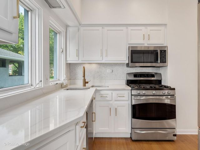 729 N BRAINARD Avenue, La Grange Park, IL 60526