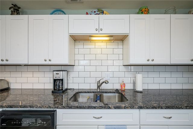 1313 S Magnolia St, Rockport, TX 78382
