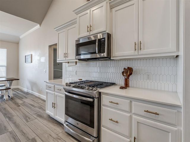 11413 NW 100th Court, Yukon, OK 73099