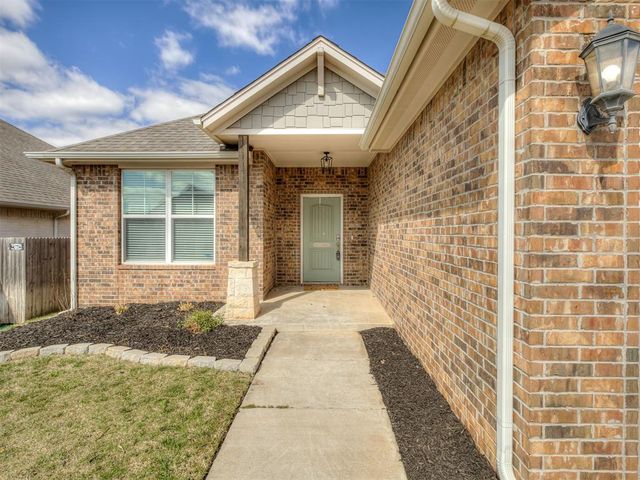 11413 NW 100th Court, Yukon, OK 73099