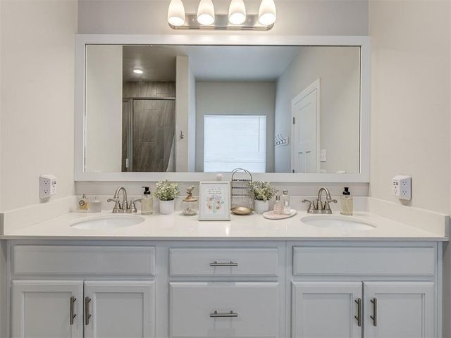 11413 NW 100th Court, Yukon, OK 73099