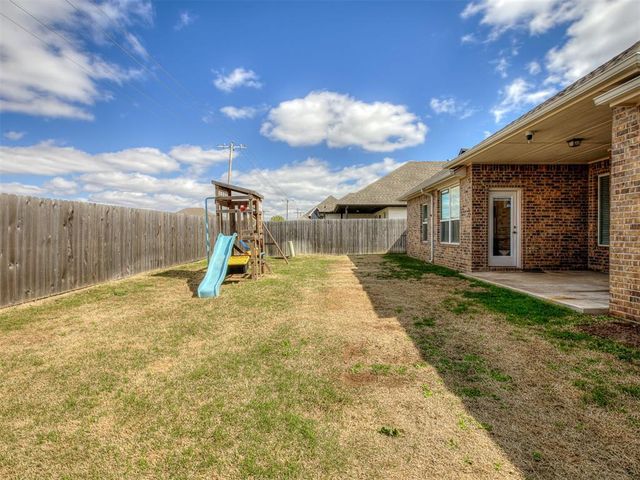 11413 NW 100th Court, Yukon, OK 73099