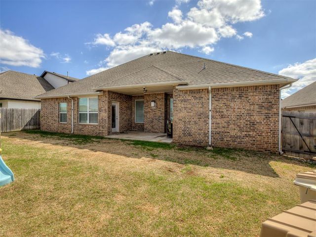 11413 NW 100th Court, Yukon, OK 73099