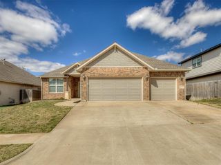 11413 NW 100th Court, Yukon, OK 73099